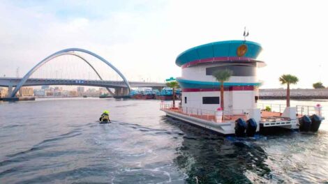 Dubai lanza la primera estación de bomberos flotante