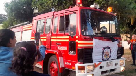 Bomberos Voluntarios de Reducto reciben su primer carro hidrante