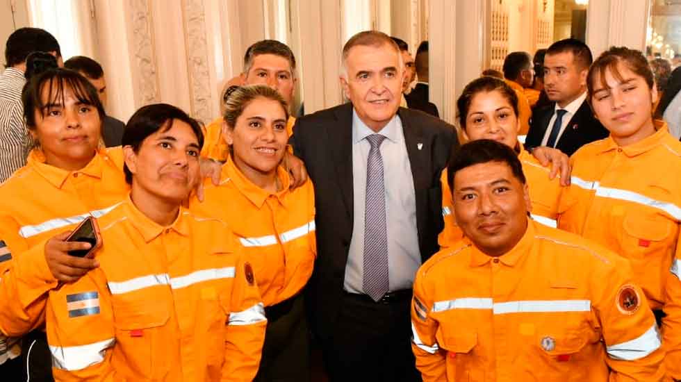 Distinciones a bomberos voluntarios de Tucumán