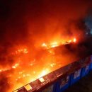 Gran incendio destruye centro comercial: Cinco bomberos resultaron lesionados