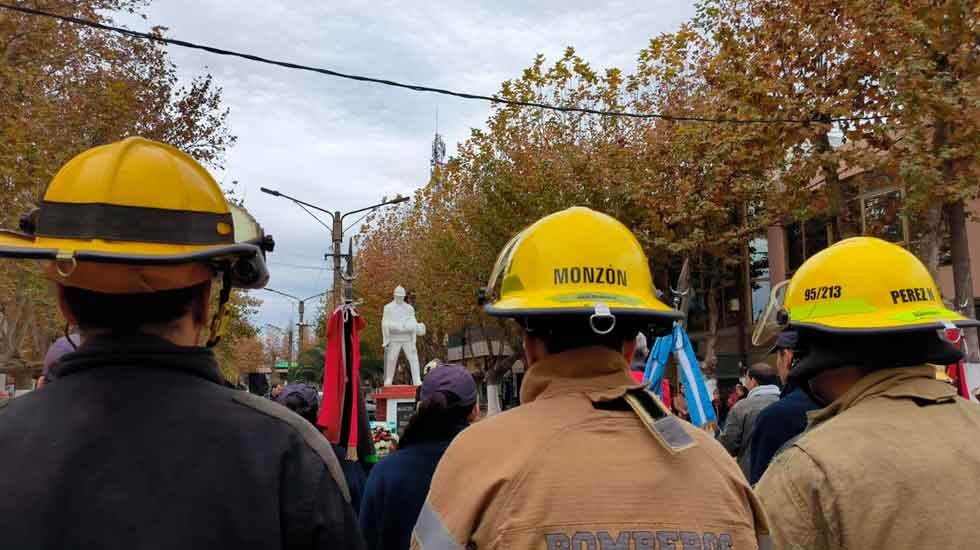Municipio donó un camión autobomba a bomberos voluntarios
