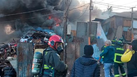 Antofagasta: Reportan que bombero fue agredido mientras trabajaba en incendio