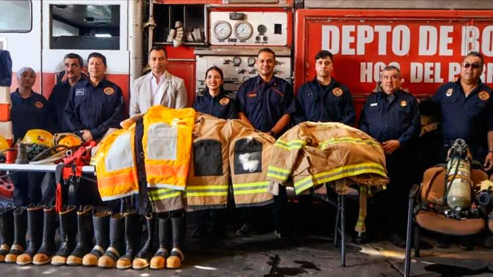 El Cuerpo de Bomberos de Parral reciben equipo donado de EUA