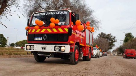 Se presentó la nueva autobomba de los Bomberos Voluntarios Juárez Celman