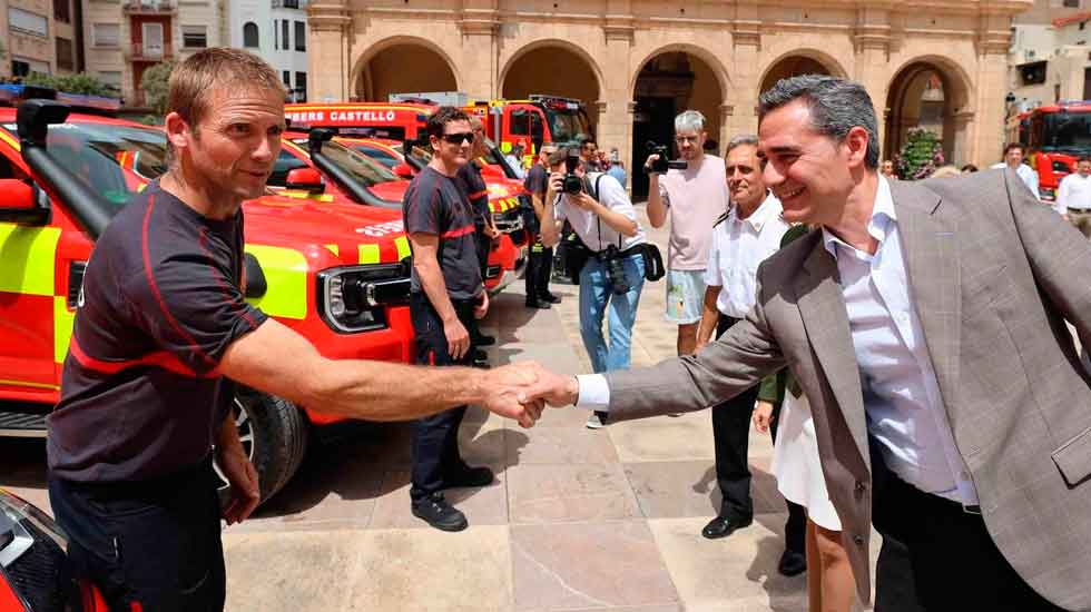 Castelló renueva siete vehículos de bomberos y suma una moto acuática