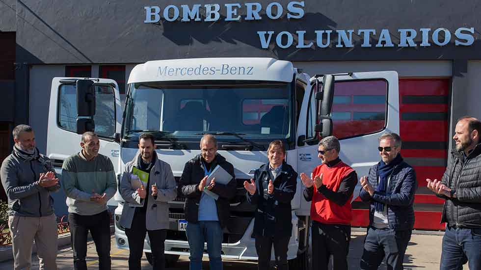 Bomberos cuenta con un camión donado por el municipio