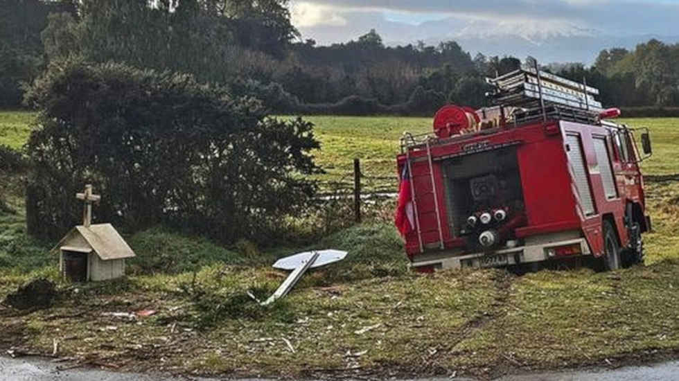 Camioneta volcó y carro de Bomberos se accidentó cuando iba en ayuda