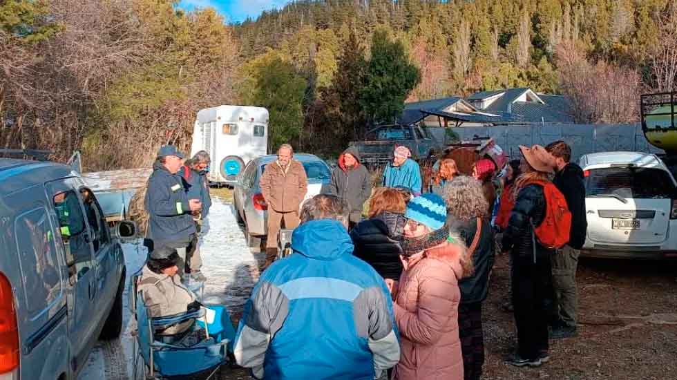 Vecinos y sancionados se reunieron frente al cuartel de bomberos