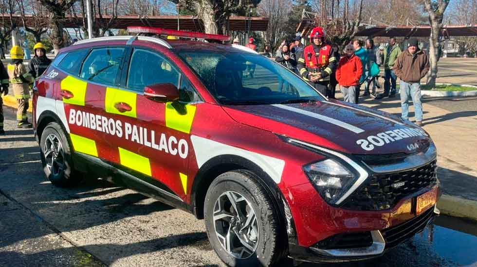 Bomberos de Paillaco celebraron la adquisición de un nuevo móvil