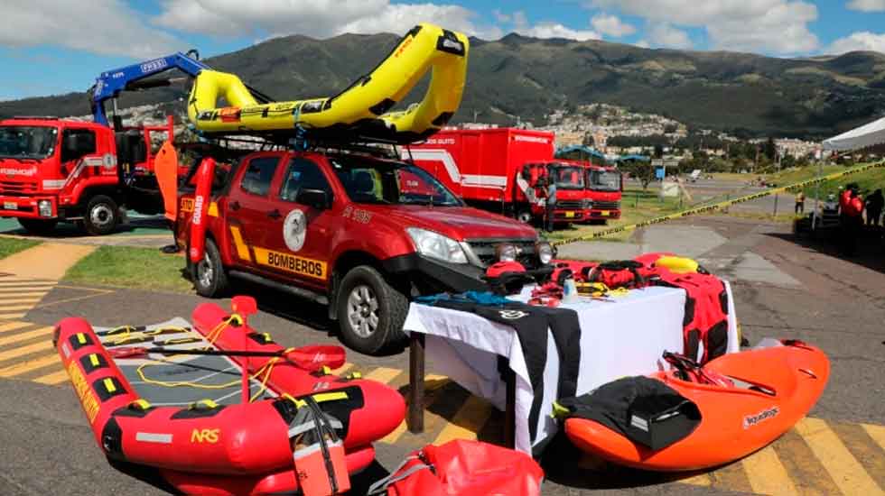 Bomberos Quito recibe equipamiento y vehículos nuevos