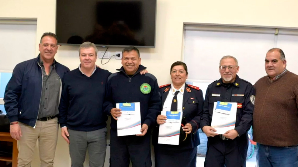 Gobierno entregó pensiones graciables para bomberos voluntarios