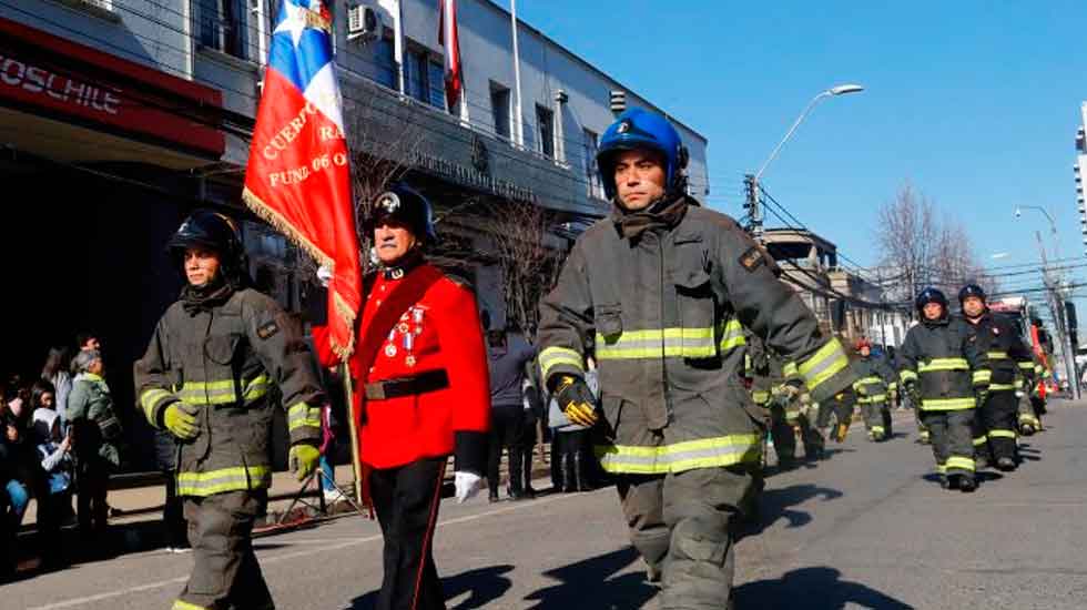 Dia del Bombero: Desfile provincial de Bomberos en Curicó