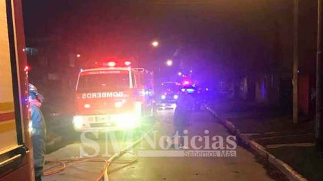 Tres bomberos electrocutados durante un incendio en José León Suárez