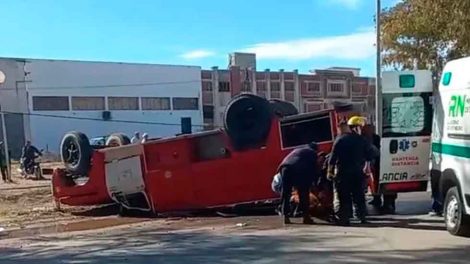 Volcó una autobomba de Bomberos cuando iban a un incendio