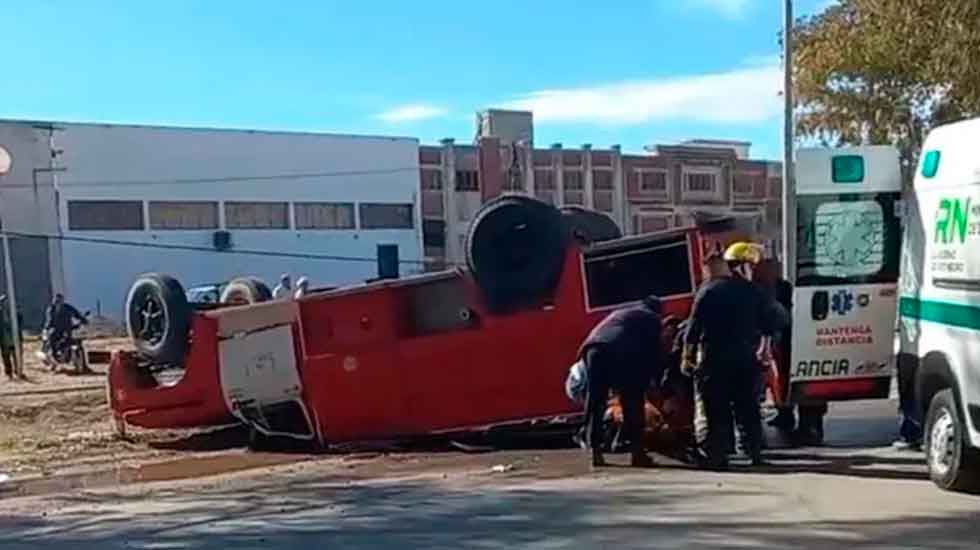 Volcó una autobomba de Bomberos cuando iban a un incendio