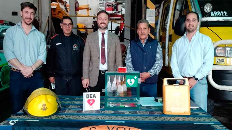 Bomberos Voluntarios de Concordia recibieron la donación de un desfibrilador