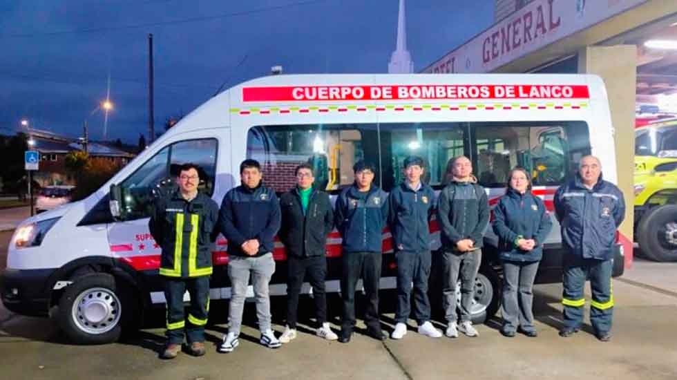 Nuevo móvil de Bomberos de Lanco brindará comodidad a voluntarios