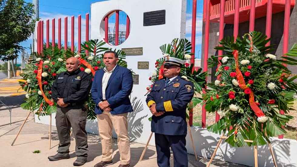 Con honores recordaron a los bomberos caídos en cumplimiento de su deber