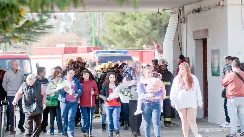 Homenajearon a bomberos a 25 años del incendio de Prodinco