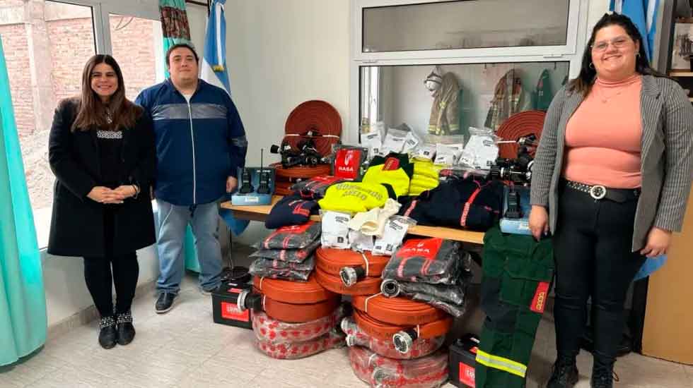 Bomberos Voluntarios recibieron donación de nuevos equipamientos por parte de PAE