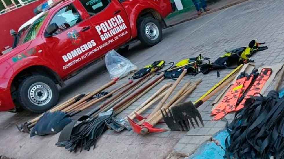 Entrega de material a los Bomberos de la Policía de Chaco