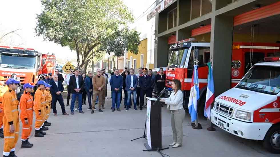 Bomberos de Freyre y Porteña recibieron aportes por parte de la Provincia