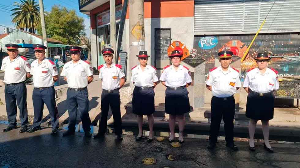 Homenaje a dos bomberos que murieron en Manuel Alberti