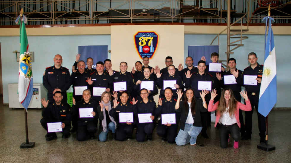 Bomberos Voluntarios se capacitaron en Lengua de Señas