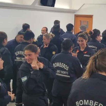 Los Bomberos de Venado Tuerto aprenden lengua de señas