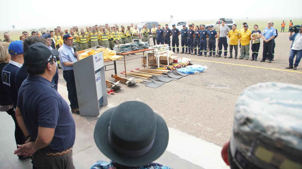 Entregan equipamiento para combatir los incendios en Santa Cruz