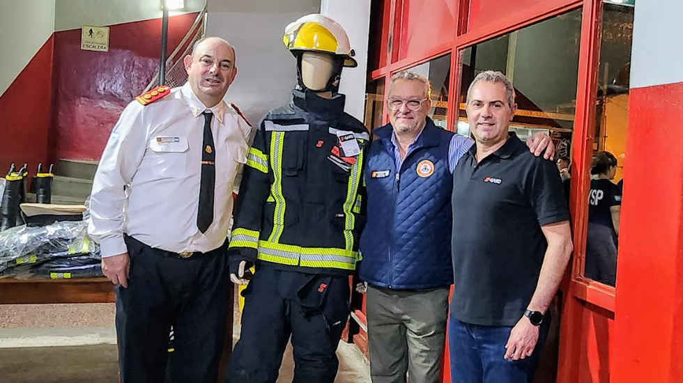 ARGENFIRE entrega equipamiento a los Bomberos Voluntarios de San Pedro