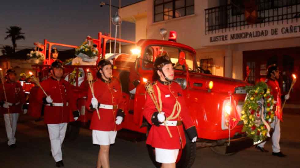 ¿Por qué los funerales de bomberos suelen ser de noche?