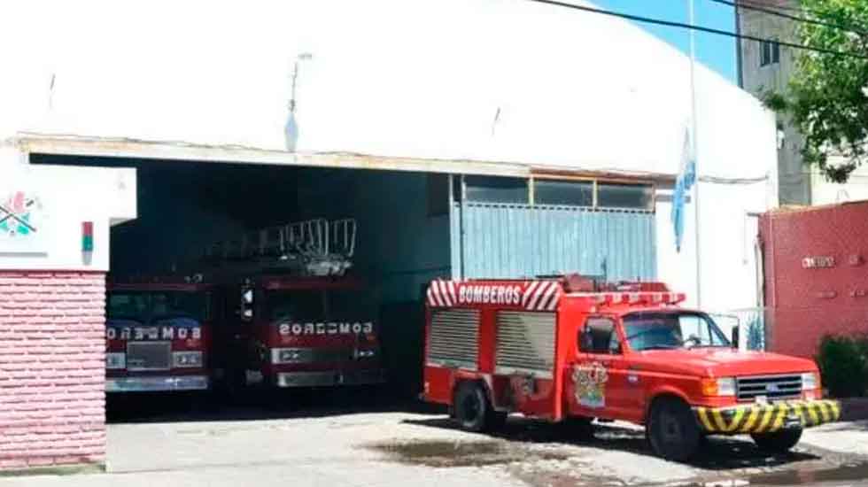 Entregarán un handy a cada bombero para fortalecer la comunicación