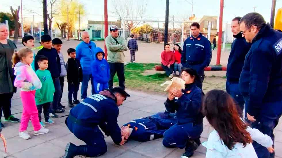 Bomberos Voluntarios brindó un curso de primeros auxilios