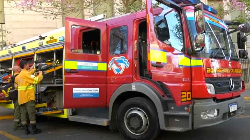 Bomberos Voluntarios de Paraná presentaron dos nuevas autobombas