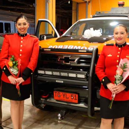 Donan a la Primera Compañía de Bomberos de Calama una camioneta