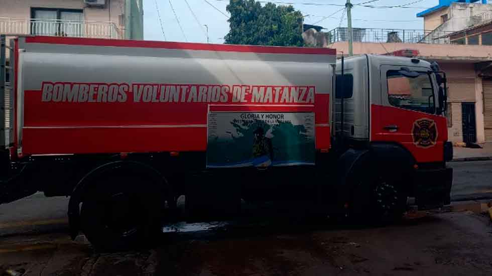 Bomberos Voluntarios de La Matanza sumó un camión cisterna