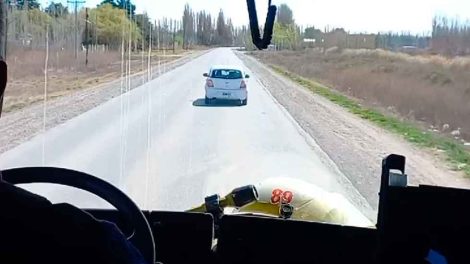 Bomberos iban a una emergencia y un conductor no les cedió el paso