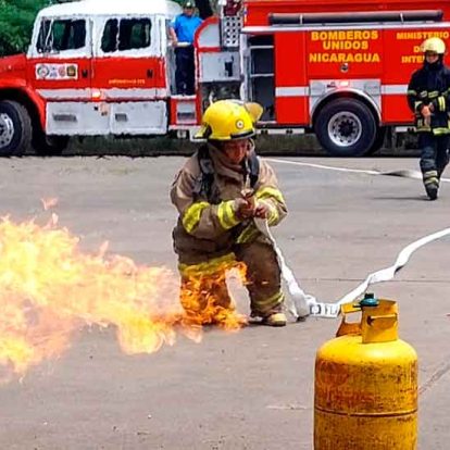 Bomberos Unidos de Managua realizan ejercicio demostrativo