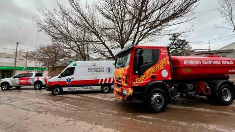 Bomberos Voluntarios de Totoras presentaron nuevas unidades