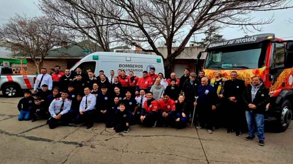 Bomberos Voluntarios de Totoras presentaron nuevas unidades