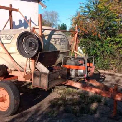 Voluntarios trabajan para instalar el primer cuartel de bomberos de Tabay