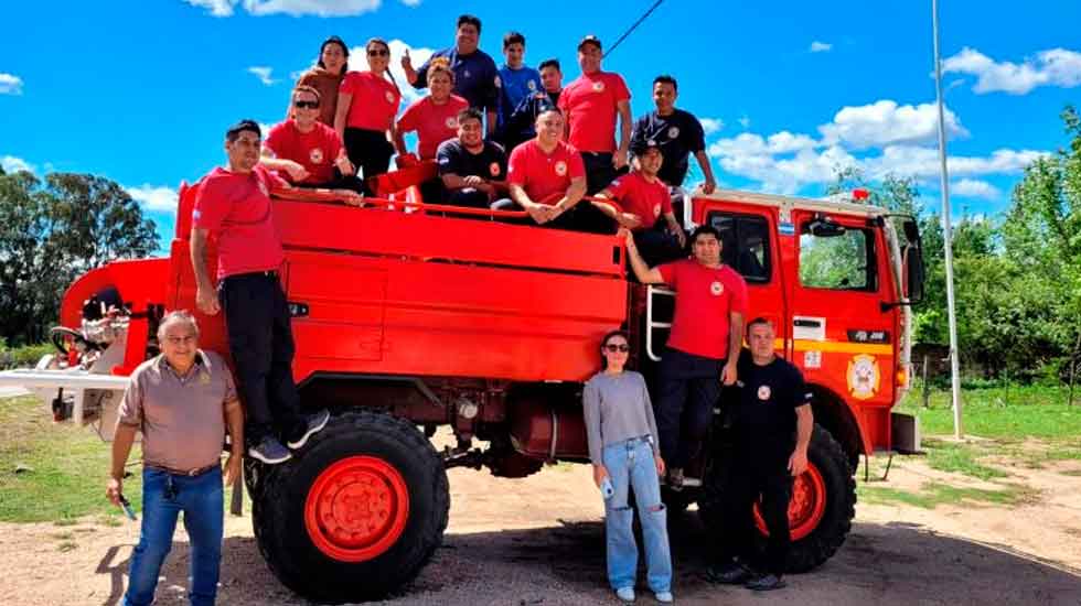 Bomberos Voluntarios de Alpa Corral incorporan nuevo autobomba forestal