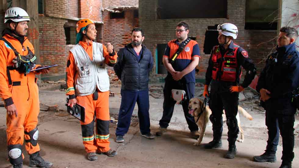 Certificación para los perros de rescate K9 de Bomberos de la Ciudad