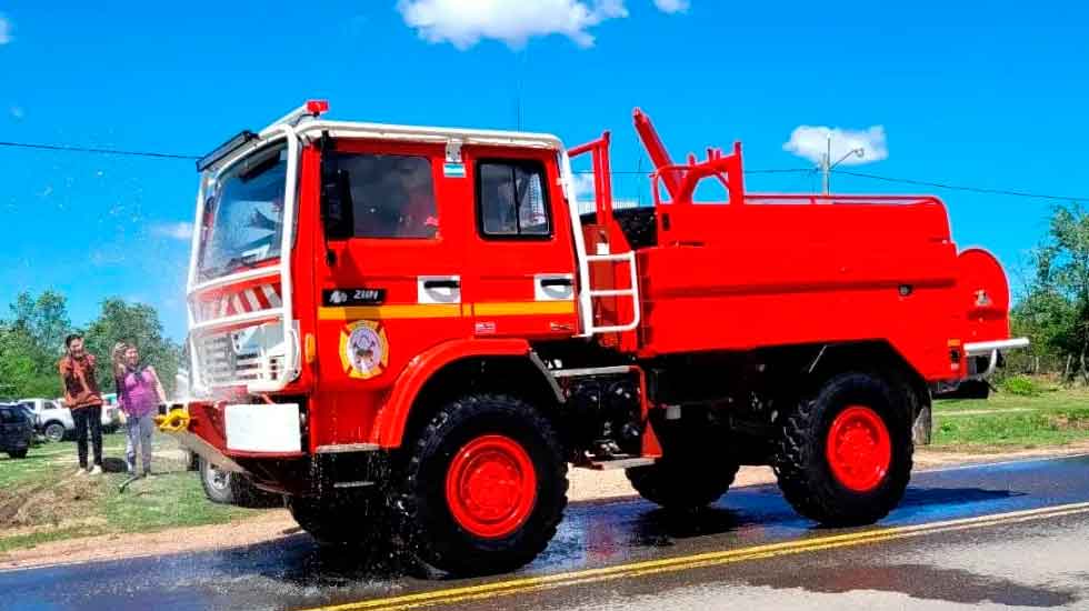 Bomberos Voluntarios de Alpa Corral incorporan nuevo autobomba forestal