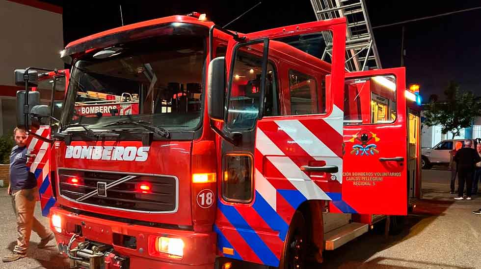 Bomberos Voluntarios Carlos Pellegrini recibe nueva unidad