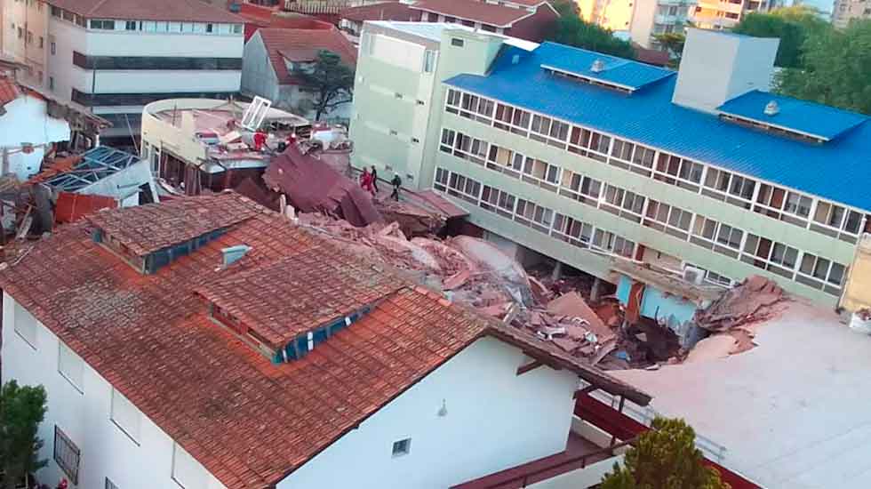 Se derrumbó el edificio de un hotel en Villa Gesell