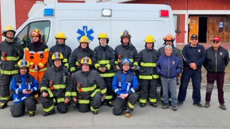 Bomberos de Porvenir recibió una nueva ambulancia