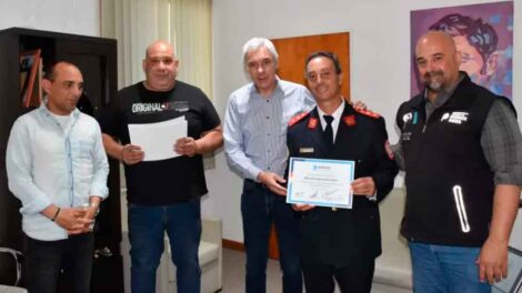 Reconocimiento a integrantes de Defensa Civil y de Bomberos