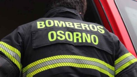 Un bombero lesionado y cuatro viviendas destruidas deja incendio